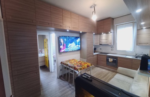 San Faustino-Madonnina-Quattroville Apartamento | Alcova Nicolo Biondo.Apartment in quiet area adjacent to Ferrari Park