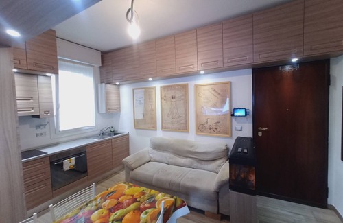 San Faustino-Madonnina-Quattroville Apartamento | Alcova Nicolo Biondo.Apartment in quiet area adjacent to Ferrari Park