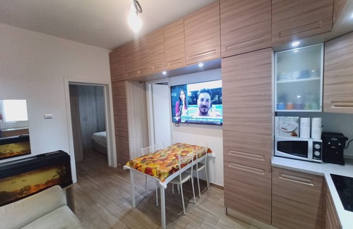 San Faustino-Madonnina-Quattroville Apartamento | Alcova Nicolo Biondo.Apartment in quiet area adjacent to Ferrari Park