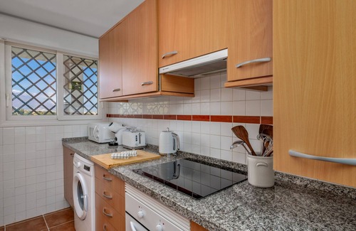Puerto de la Duquesa Apartamento | Aldea Hills by Interhome