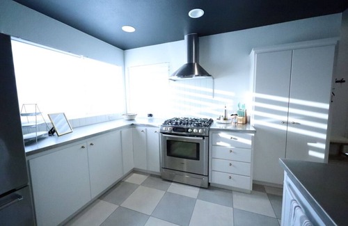 Lodi Casa | Alder Glen Getaway - Close to Wineries & Lodi Lake - Solar powered & EV hook-up