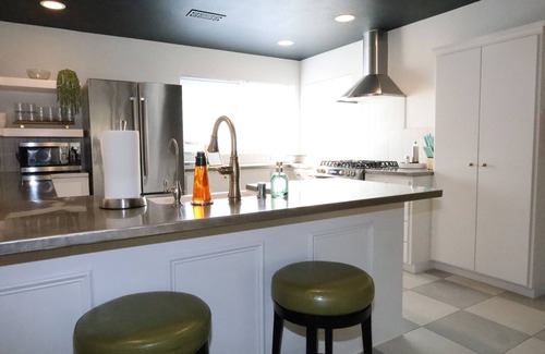 Lodi Casa | Alder Glen Getaway - Close to Wineries & Lodi Lake - Solar powered & EV hook-up