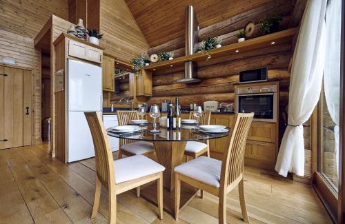Thurstonfield Casa | Alder Lodge with Hot-tub