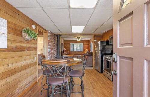 June Lake Casa | Alderman 2a - A cozy, pet-friendly bungalow