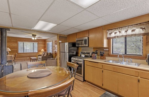 June Lake Casa | Alderman 2a - A cozy, pet-friendly bungalow