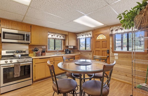 June Lake Casa | Alderman 2a - A cozy, pet-friendly bungalow