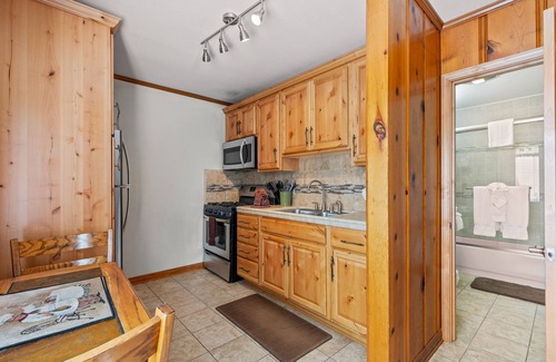 June Lake Casa | Alderman 2b - Two-bedroom pet-friendly bungalow.