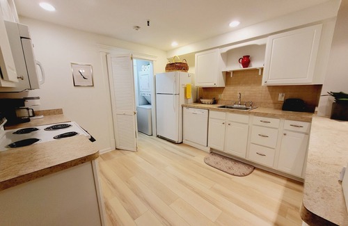 Chautauqua Condominio | Aldine Bowman Suite STUNNING updated 2-bdrm w/lake views in the heart of CHQ!