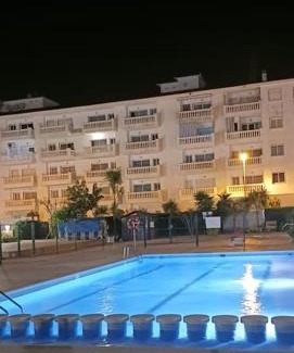 Blanes Apartamento | Alegre apto con piscina, a 300m de la playa.