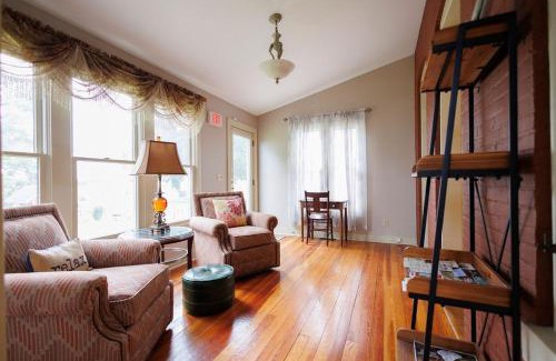 Washington Casa | Aletha-Marie Krog House