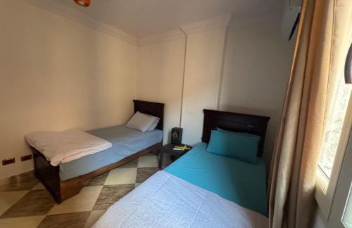 Ar-Raml 2 Apartamento | Alex 2BR - Smart TV - Wi-Fi - Work Desks & Bicycle