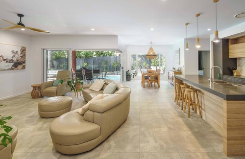 Alexandra Headland Casa | Alex Beachside Getaway - 15min walk > Sand & Surf