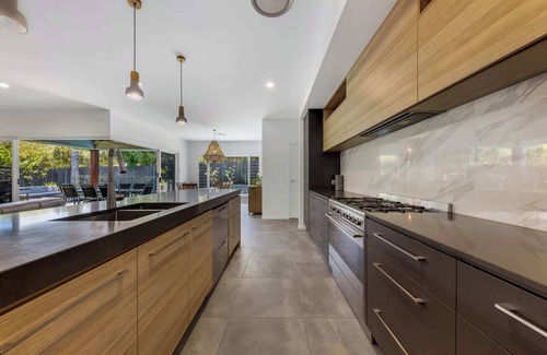 Alexandra Headland Casa | Alex Beachside Getaway - 15min walk > Sand & Surf