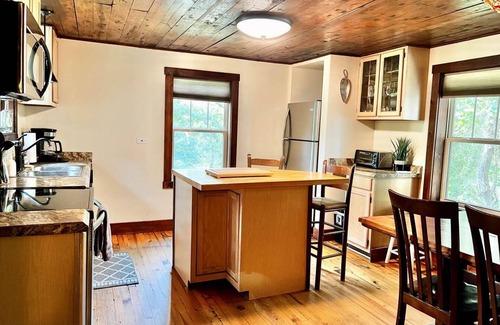 Alexander Casa | Alexander Haus Main @Camp Driftwood-Stay on River!