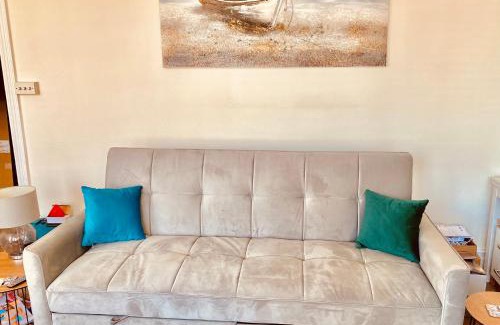 Worthing Apartamento | Alexandra Beach Haven - with parking