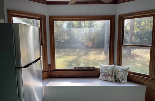 Bath Casa | Alex’s Legacy 3 bedroom Oasis with private pool and fenced in yard.