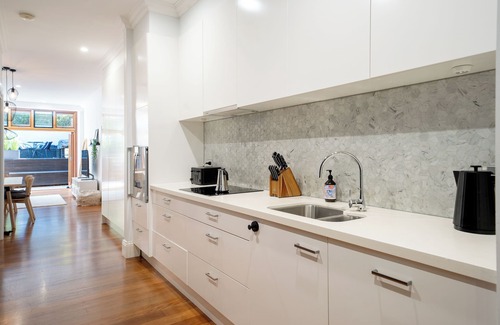 Glebe Casa | Alf and Lisa's Luxury Glebe House - 2BR, 2BA With Free Lockup Parking