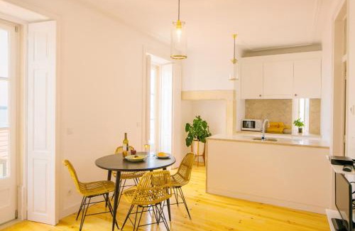 Se Apartamento | Alfama Balcony River View by LovelyStay