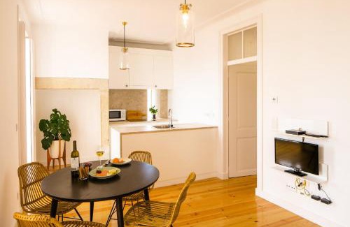 Se Apartamento | Alfama Balcony River View by LovelyStay