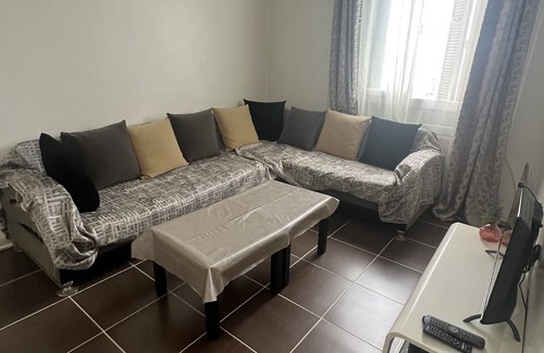 Sidi M'Hamed Apartamento | Algiers Center: Apartment redone / free WIFI / 40 euros per night