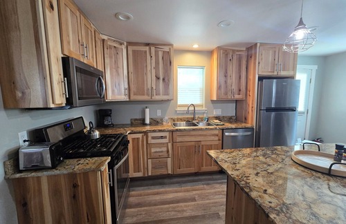 Cody Casa | Alger Hideaway- steps from historic downtown Cody