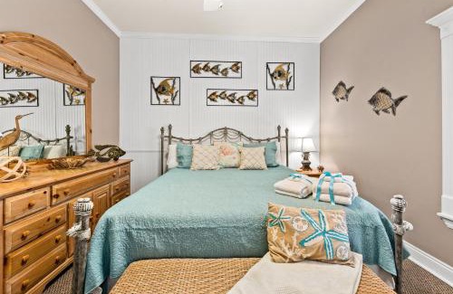 Summer Breeze Casa | Algun Dia - Plush Family-Friendly Home - A Block from Beach