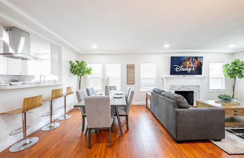 Alhambra Casa | ALHAMBRA 4 Bed home near DTLA w/Parking
