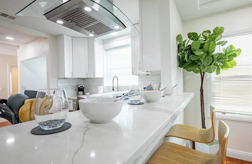 Alhambra Casa | ALHAMBRA 4 Bed home near DTLA w/Parking