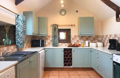 Ploerdut Casa | Alice cottage – lovely Breton house – log fire, shared pool, private garden