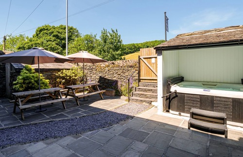 Windermere Casa | Alice Howe - a big house with hot tub and cinema for groups to get together in the Lake District.