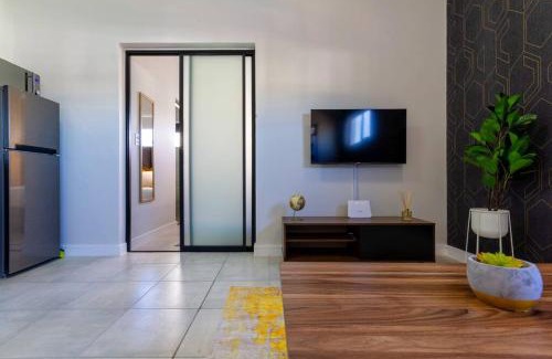 Greater Johannesburg Metropolitan Area Apartamento | Alimama Spaces: Nonku's Greenlee Studio