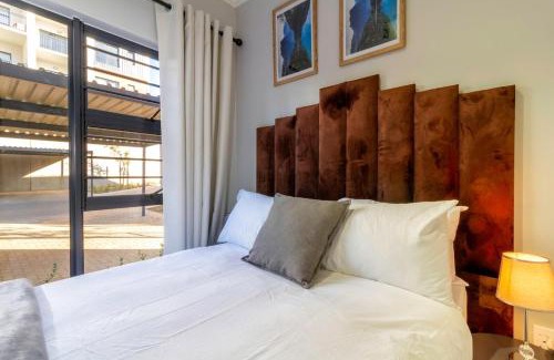 Greater Johannesburg Metropolitan Area Apartamento | #AlimamaSpaces Thando's Waterfalls Villa