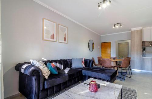 Greater Johannesburg Metropolitan Area Apartamento | #AlimamaSpaces Thando's Waterfalls Villa