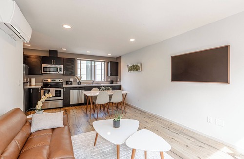 North Admiral Casa | Alki Home w Parking, Fast WiFi, Steps to the Beach