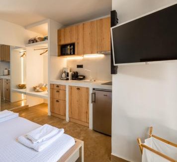 Kontos Casa | Alkis Guest House by AegianKazarte