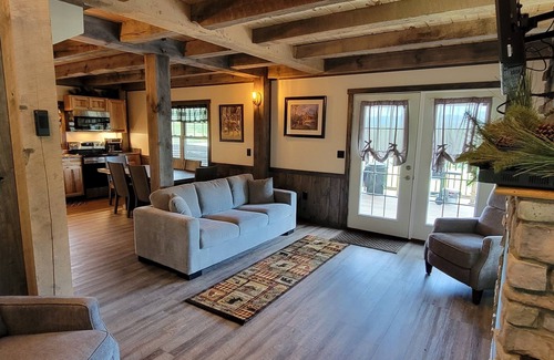 Ohiopyle Cabina | All About The View | 2BR, 1BA, Hot Tub, Fireplace