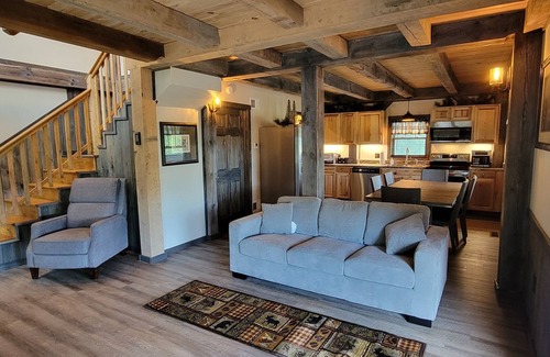 Ohiopyle Cabina | All About The View | 2BR, 1BA, Hot Tub, Fireplace