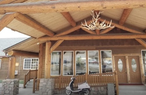 Bonners Ferry Casa | ¡Todas las habitaciones nuevas! Bellamente hecho en un tema de lodge!