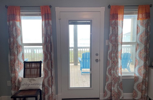 Surfside Beach Casa | All Decked Out! ! BRAND NEW BUILD 2024! HOT TUB! GOLF CART! Pets! Beachfront