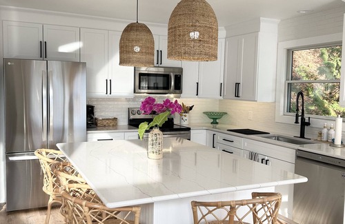 Lake Township Casa | All decked out inside and out - a beautiful family home