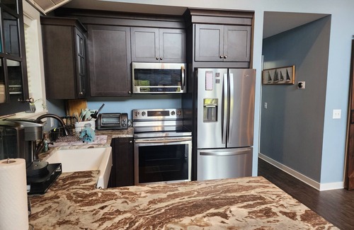 Hamilton Casa | All Decked Out-NEW Lakefront!-Sleeps 6-Close to Colgate!