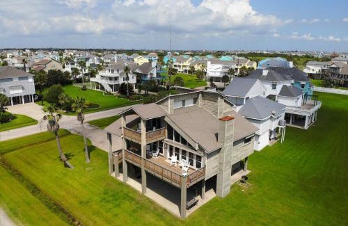 Pirates Beach Casa | All Decked Out