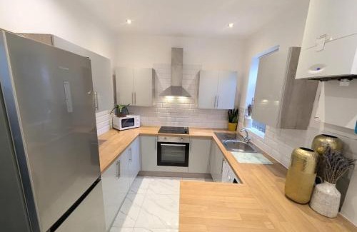 Stoke-on-Trent Casa | All En-suite Home for Contractors, Families & Large Groups