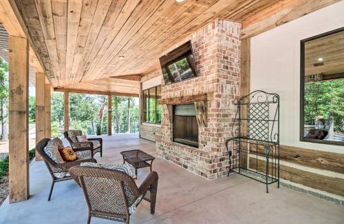 Edgemont Casa | All-Encompassing Lakehouse with Modern Accents!