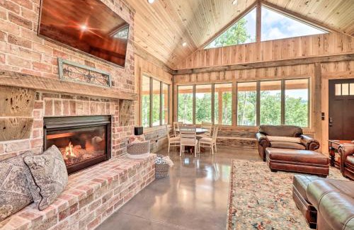Edgemont Casa | All-Encompassing Lakehouse with Modern Accents!