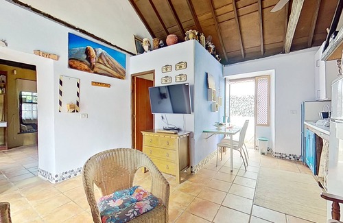 Valle de Guerra Casa | Casa Rural en Tenerife blue piscina, gimnasio, wifi, barbacoa, parking, garden,