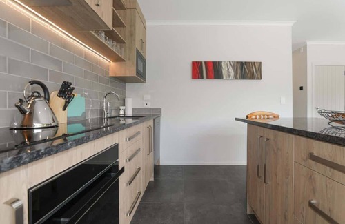 Springfield Casa | All Good | Modern & Close to the Redwoods Forest
