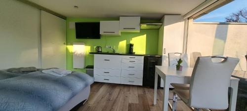 Vennhausen Apartamento | All-in-One Apartment mit eigener Sonnenterrasse im Garten