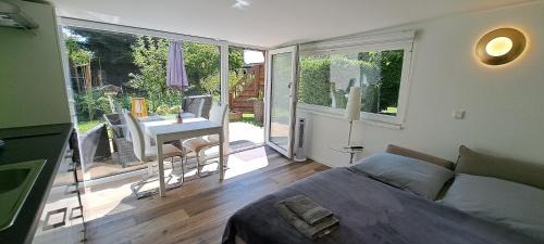 Vennhausen Apartamento | All-in-One Apartment mit eigener Sonnenterrasse im Garten