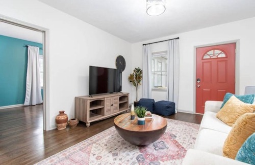 Omaha Casa | All in one-Omaha comfort!